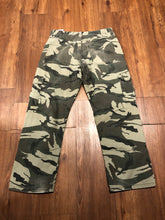 Load image into Gallery viewer, Men&#39;s Wranglers Size 32x30 Fleeced Lined Camo Pants