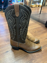 Load image into Gallery viewer, Bronco 7.5 shoes
