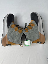 Load image into Gallery viewer, Sorel 7.5 shoes