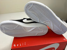 Load image into Gallery viewer, Nike 3 shoes