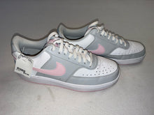 Load image into Gallery viewer, Nike 9.5 shoes