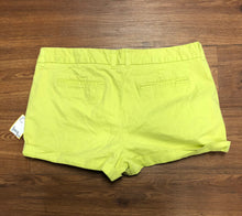Load image into Gallery viewer, Size 14 Gap city 3 inch shorts