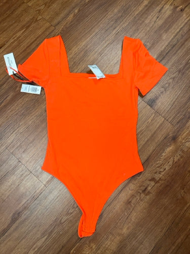 Size S bodysuit new with tags, contour aritzia