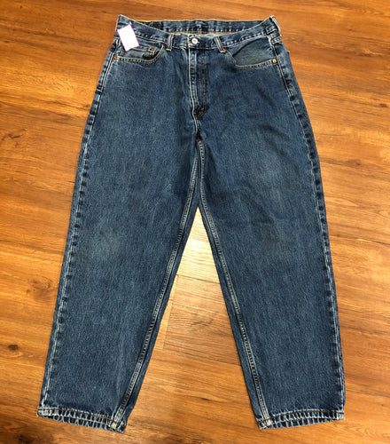 Size 36x30 Jeans levis #560