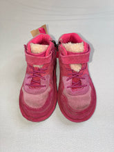 Load image into Gallery viewer, UGG 9 shoes