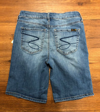 Load image into Gallery viewer, Size 8 Seven7 Shorts