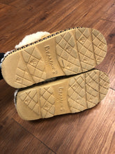 Load image into Gallery viewer, Bearpaw 7 shoes