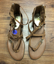 Load image into Gallery viewer, GBG Los Angeles 8.5 shoes, new