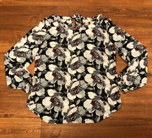Load image into Gallery viewer, Size S The Loft Shirt