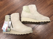 Load image into Gallery viewer, Bearpaw 9 shoes - NEW with tags