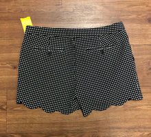 Load image into Gallery viewer, Size 8 Shorts, scallop bottom