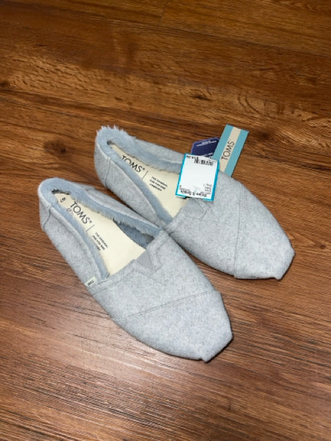 Toms 7 shoes
