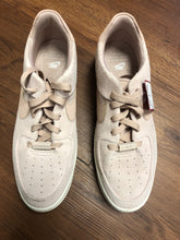 Load image into Gallery viewer, Nike 9.5 shoes