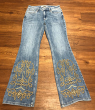 Load image into Gallery viewer, Size 10 Jeans IDYLLWIND fueld by Miranda Lambert, Rebel 32 length