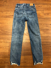 Load image into Gallery viewer, womens Size 00 American Eagle high rise jegging crop
