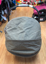 Load image into Gallery viewer, Chicco Carseat