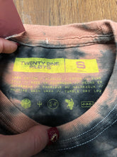 Load image into Gallery viewer, Size Small twenty one pilots  Shirt