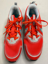 Load image into Gallery viewer, Brand New Size 6.5Y Nike Cosmiuc Running GS