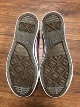 Load image into Gallery viewer, Converse 7 shoes