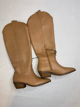 Load image into Gallery viewer, NWT Women's Universal Thread 6 Memory Foam Boots