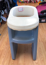 Load image into Gallery viewer, Toy Vintage Highchair