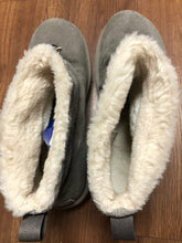 Load image into Gallery viewer, UGG 10 shoes