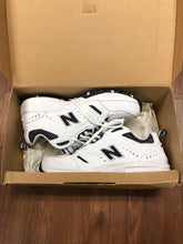 Load image into Gallery viewer, BNIB Men&#39;s New Balance 621 White Walking Training Sneakers Size 9