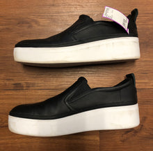 Load image into Gallery viewer, Toms 8.5 shoes