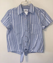 Load image into Gallery viewer, Women's Size XS Olive &amp; Oak Shirt