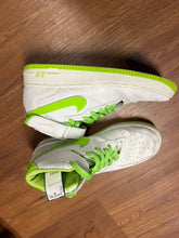 Load image into Gallery viewer, Nike 9.5 shoes