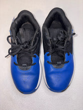 Load image into Gallery viewer, Boy's Size 3 Under Armour Sneakers
