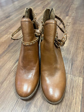 Load image into Gallery viewer, Frye 9.5 shoes - Naomi Pickstitch shootie ankle boots