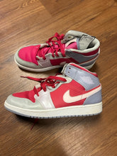 Load image into Gallery viewer, Nike 4.5 shoes