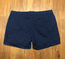 Load image into Gallery viewer, Size 16 old navy Shorts