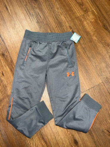 5 under armour Pants