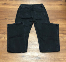Load image into Gallery viewer, Size 5 Wrangler Jeans