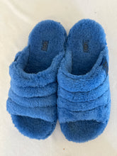Load image into Gallery viewer, UGG 10 Mens Slippers  shoes