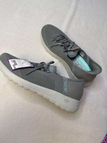 womens Skechers 9 shoes