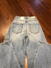 Load image into Gallery viewer, Jeans ICON Denim NEW with tags waist 26