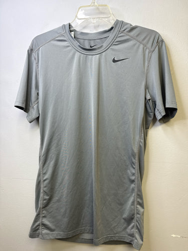 Size Med mens nike  shirt