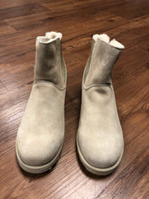 Load image into Gallery viewer, Bearpaw 9 shoes - NEW with tags