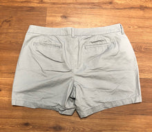 Load image into Gallery viewer, Size 16 old navy Shorts