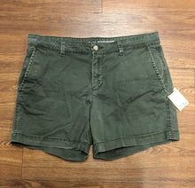 Load image into Gallery viewer, Womens Size 6 Gap Girlfriends 5 inch Shorts