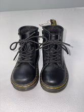 Load image into Gallery viewer, Dr Martens Shoes
