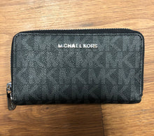 Load image into Gallery viewer, michael kors Purse with wallet