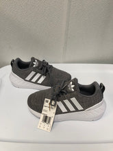 Load image into Gallery viewer, 2.5 Adidas Shoes