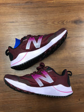 Load image into Gallery viewer, New Balance 8 shoes