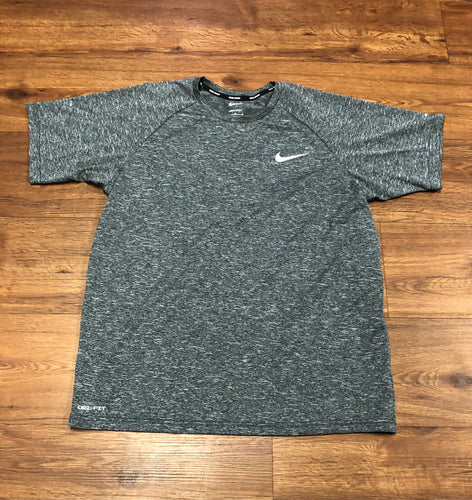 Size Med mens Nike dri fit shirt