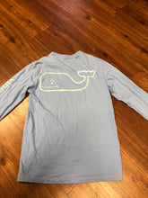 Load image into Gallery viewer, Size XS Vineyard Vines Shirt