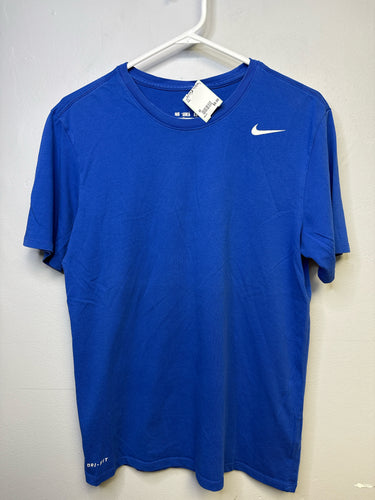Size Med mens mNike shirt